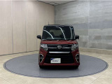 お車購入のポイントとなるフロントマスクです!シャープな目つきが印象的なデザインのヘッドランプです。