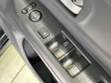 【電動格納ミラー】サイドミラーは電動格納式となっており、狭い駐車場でもキズがつくリスクを抑えられます。