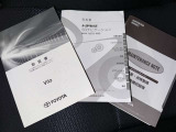 メンテナンスノート、取扱説明書です。 その車の整備記録が事細やかに記録されています。 車が生まれてから今までどのような道を歩んできたのか判るとても重要な物ですよ。