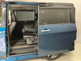 【両側オートスライドドア】子供を乗せたりするのにも隣のお車を気にせずストレスフリー★雨の日などはリモコンキーからドアの開閉ができとても便利な両側オートスライドドア★
