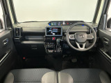 【インパネ】運転のしやすさを最優先に設計された見晴らしの良いフロントビュー。車両間隔が掴みやすく狭い道でも安心♪「安全」と「品質」を最優先に、安心してお乗りいただけるクルマを提供いたします。