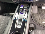 停車中にブレーキペダルを踏み続けなくてもブレーキ保持ができるオートマチックブレーキホールド機能もついております。