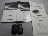 取説・メンテナンスノート・スマートキーの3点セットです。