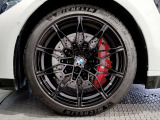 【BMWアロイホイル】軽量かつ強度に拘ったアロイホイル。走行性能ポテンシャルを引き出す設計。車の足元を引き締めてくれる大きなポイントはアロイホイルです。