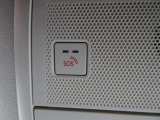 エアバッグ作動時や後突時、もしくは車内のSOSボタンを押した際に緊急通報オペレーターに連携し、救急・警察を手配します。更にオペレーターにも連携、お客様のご要望に応じてロードサービスの手配を行います。