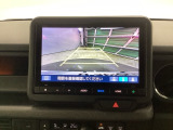 バックモニター付きで、車庫入れやバック時の後方確認をしっかりサポート。モニターに映し出される映像で死角も確認しやすく、狭い場所での駐車や後退時の操作をより安心して行えます。