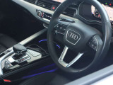 内装はシンプルに使い勝手を考え作られています。お車を運転する感覚をダイレクトに体感して頂けます。室内も広くロングドライブにも快適にお過ごしいただけます。