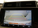 バックガイドモニターで、後方を確認しながら安心して駐車することができます。運転初心者も熟練者も必須の機能ですよ!