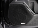 人気のメーカーオプションである、ハーマンカードンサウンドシステムを装備!車種専用のチューニングでクリアで高音質なサウンドで快適なドライブ!
