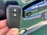 鍵を手元に持っておくことでドアハンドルのスイッチから鍵の開閉ができますよ☆