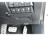 ハンドル右下にビルトインETC。車種専用ケースにて装着されており運転の邪魔にもならず高速の乗り降りも楽になります。