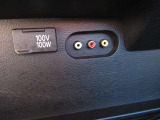 サードシート右側に100W電源があります♪♪