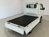 【3方開】荷台のゲートは3方向に。シーンに合わせ、効率よく荷物の積み下ろしが行えます♪