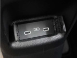 ◆USB入力端子◆USB接続、スマートフォンの充電等にも便利なUSBチャージャー使いやすい場所に装備されています。