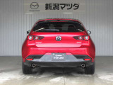 バック時にはもしもの時のために複数のセンサーにより衝突軽減ブレーキをおかけします。詳しい内容はスタッフお尋ねください。