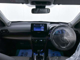 落ち着いたカラーの内装で、ゆったりと運転したい方に。