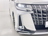 フォグランプ装着車です。暗い夜道の車両前方を明るく照らします