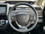 ハンドルの左にはオーディオコントロールボタンと右側にはホンダセンシング機能の設定ボタンがありハンドルを握ったまま操作が出来てラクラク♪