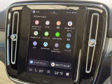Apple CarPlayも対応していますので、お好みのアプリを使って音楽やニュース、オーディオブックを簡単に聴くこともできます。YouTubeも視聴可能