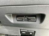 運転席の右下にETCがビルトインされています。高速道路では便利ですね!