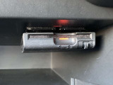 【ETC】ここにETC付いてあります〈助手席側グローブボックスの中〉!!高速道路の料金所もスイスイ♪