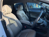 運転席も広々、ドライブも楽しめますね♪実際お座りいただくのが、分かりやすいと思います。お気軽にご来店ください!