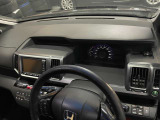 運転席から見たメーターとナビです。