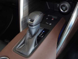 電動パーキングブレーキ・ブレーキホールドを装備してます。ホールド機能は信号待ちが多い一般道で疲労軽減になり、大好評です!
