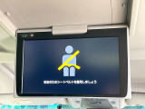【フリップダウンモニター】大画面モニターで後席でもエンタメをお楽しみいただけます。小さなお子様にも大人気の装備です♪
