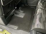 しっかりと汚れ、砂ぼこりを落とし足元まで清潔な車内空間を作り上げております♪