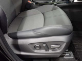 パワーシート搭載。微妙な調整が手軽にでき、適したポジションで運転することが可能です。
