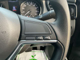 ステアリングに運転中に電話応対可能なスイッチがあるので運転中手が離せない場面でも通話できちゃいます!!