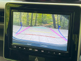 【バックカメラ】駐車時に後方がリアルタイム映像で確認できます。大型商業施設や立体駐車場での駐車時や、夜間のバック時に大活躍!運転スキルに関わらず、今や必須となった装備のひとつです!