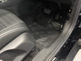 足元がすっきりしているので運転しやすそうですね☆