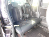 リアシートの画像です!中古車にも純正用品のお取付が可能です!社外の用品もお安くお取付いたします!持ち込みでの取付もご相談ください。
