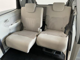【スライドシート】後席にもスライド機構があることで、細やかに荷室スペースを確保!日常の様々なシーンに対応します♪