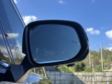 車線変更時の危険をお知らせする「ブラインドスポットモニター」を搭載。