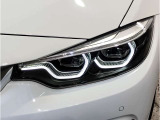 【LEDヘッドライト】先進のLEDテクノロジーを採用。放射される白色光の周波特性は太陽光に近く、バイキセノン・ヘッドライトを上回るコントラストで更に明るく輝きます!