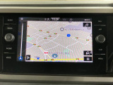 タッチスクリーンを採用。従来のナビゲーションシステムの域を超える、車両を総合的に管理するインフォテイメントシステムです。