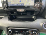 向かい側にサービス工場完備。車検・メンテもお任せください!