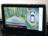 【パノラミックビューモニター】専用のカメラにより、上から見下ろしたような視点で360度クルマの周囲を確認することができます☆死角部分も確認しやすく、狭い場所での切り返しや駐車もスムーズに行えます。