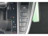 電動パーキングブレーキを搭載。スイッチ操作でパーキングブレーキを作動・解除することが可能です。