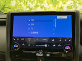 FM・AMやテレビ、交通情報などの選択肢が画面に一覧表示され、希望する項目を見つけやすい設計です。大きな表示で内容を確認しながら選べるため、日常の移動で使う音声メニューを手軽に切り替えられます。