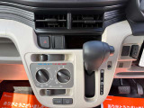 メンテナンスしてある記録簿付きの車両です。(取り扱い説明書&メンテナンスノート)新車購入時からの点検内容が記入してあります!おクルマに関してどんな細かい事でも気になる事があればお気軽にお電話ください!