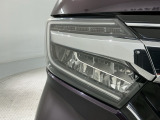 LEDヘッドライトは、点灯の瞬間から最大光量を発揮し、突然暗くなるトンネルなどでの安定感を高めます。