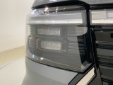 LEDヘッドライトは、点灯の瞬間から最大光量を発揮し、突然暗くなるトンネルなどでの安定感を高めます。