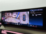 リアビューカメラ。ガイドラインとパークディスタンスコントロールで安全に車庫入れ可能。