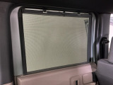 【ロールサンシェイド】まぶしい光を軽減し、心地よい車内に♪ロール式なので開け閉めも容易にできます!