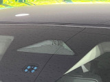 【ホンダセンシング】走行中に前方の車両等を認識し、衝突しそうな時は警報とブレーキで衝突回避と被害軽減をアシスト。より安全にドライブをお楽しみいただけます。