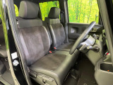 運転席まわりには十分なスペースがあり、大柄な方でもゆったり運転していただける環境です。